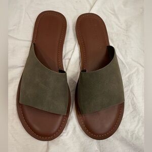 Cushionaire sandal army green.